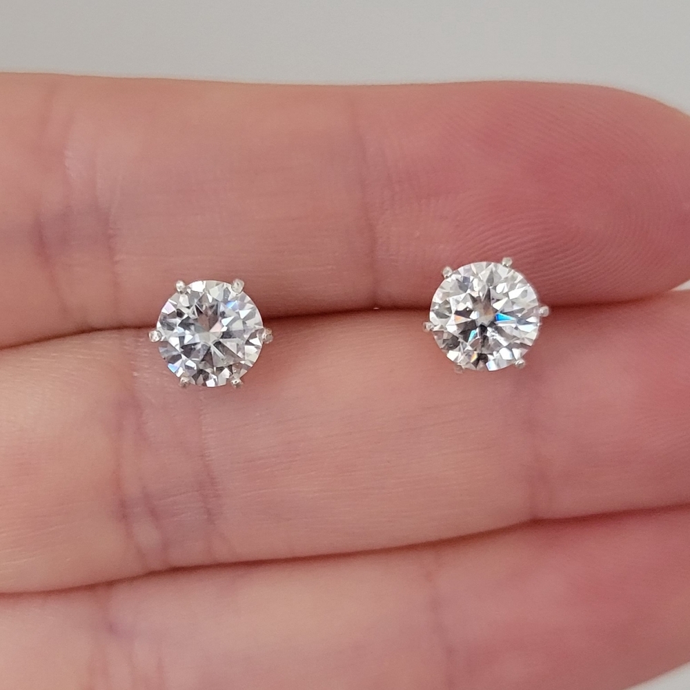 New 2ct Beautiful Moissanite Diamonds Stud Earrings - Picture 5 of 9